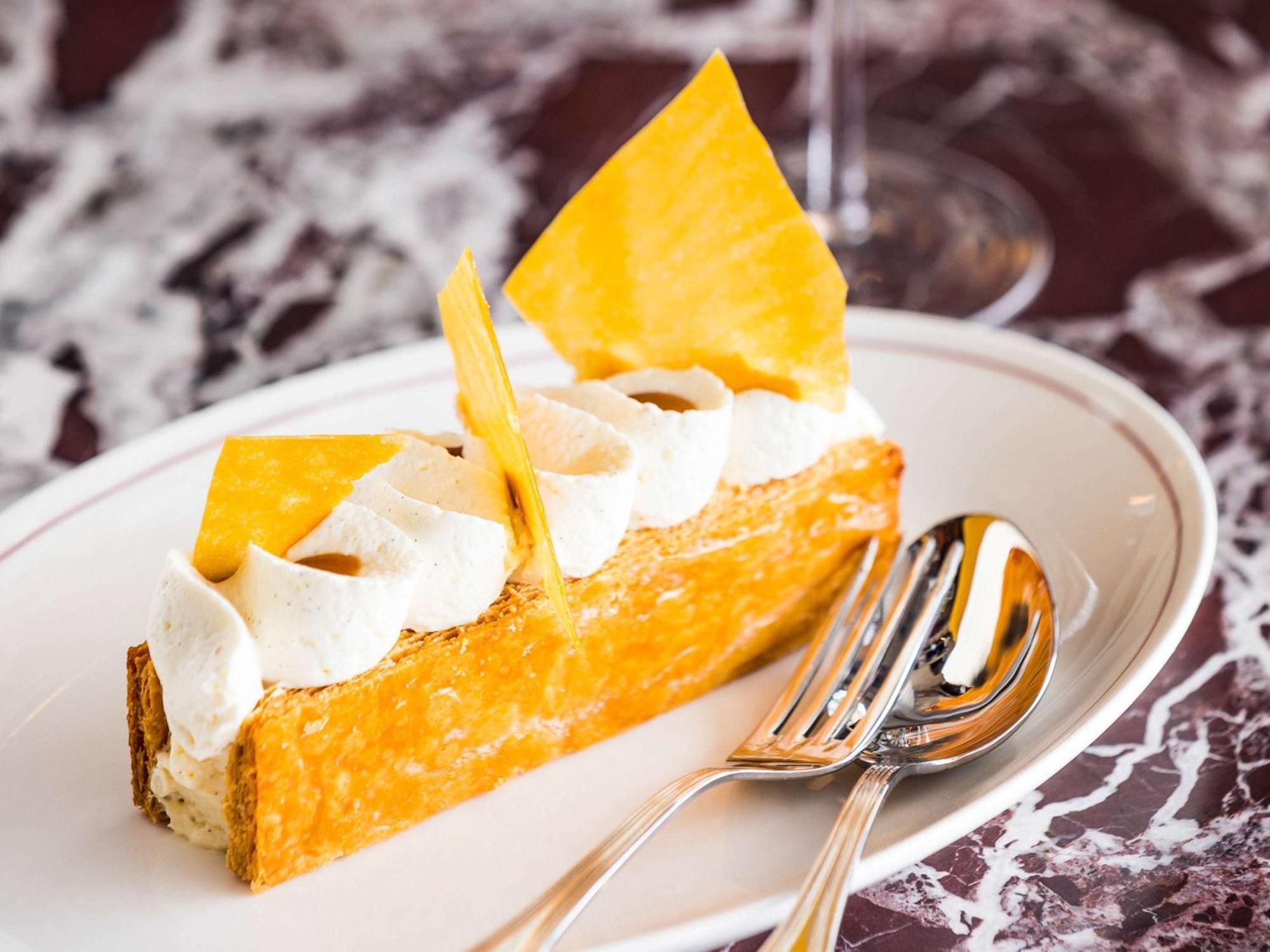 SO Paris Hotel Buitenkant foto A slice of mango float